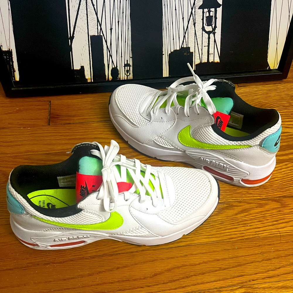Women Nike Air Excee. Size 7.5